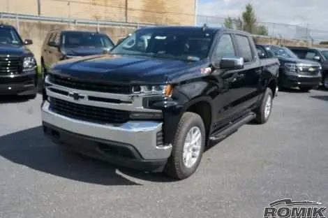 Chevrolet Silverado Extended Cab Rear Bumper Step With Tread-Border Design (2019–2024) 1